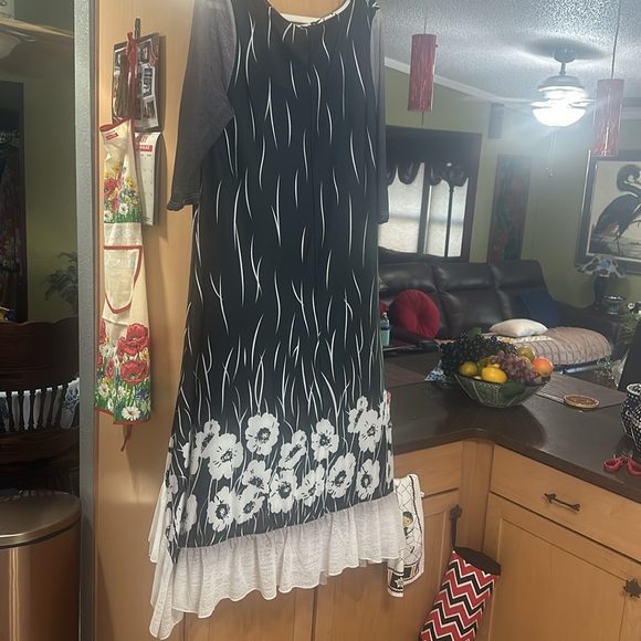 Beautiful dress from small boutique sexy and adorable - Picture 7 of 8